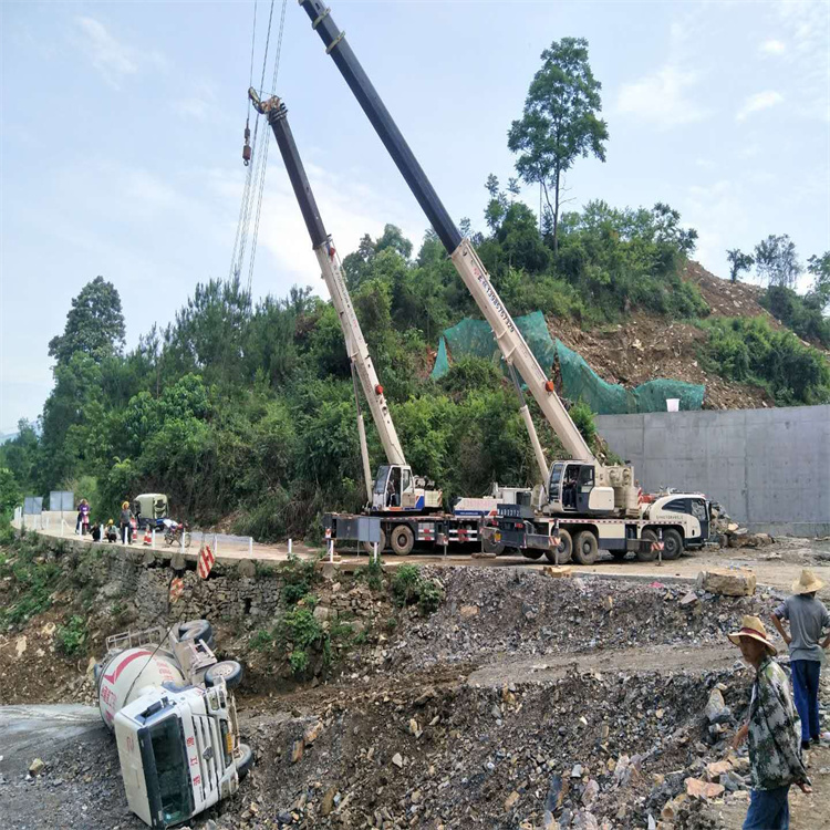 贵阳汽车掉沟里叫吊车救援要多少钱